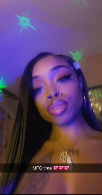 Model - Lovely Brown bigtits