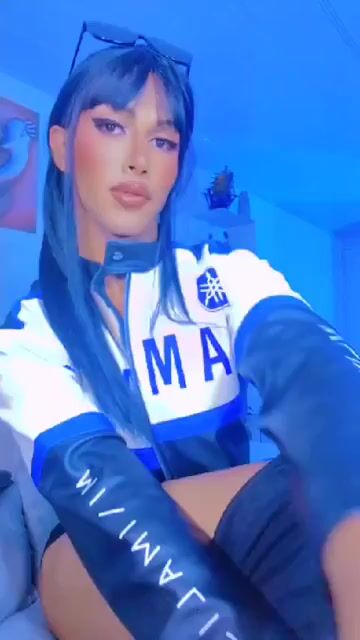 Model - Giorgia Myers heels