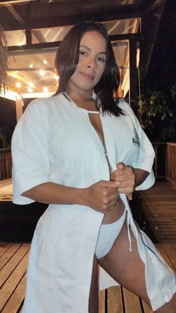 Model - Lyra Dhelys teen