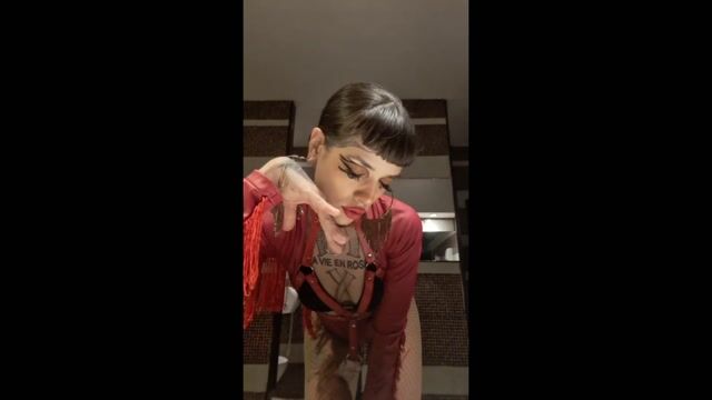 Model - OliviaWave dominatrix