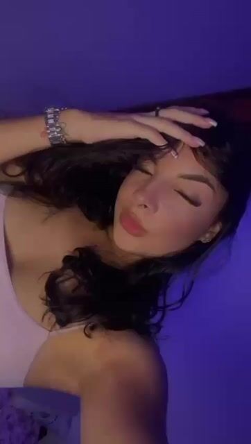 Model - VillamizarAlisha feet