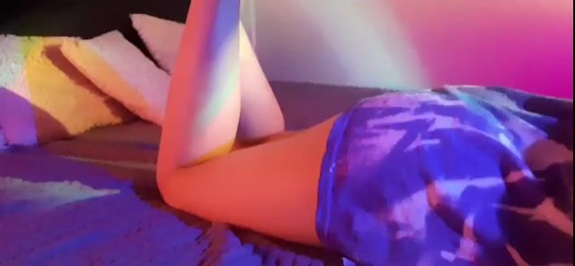 Model - DorattiBum pussy