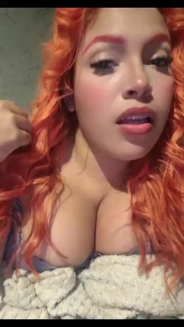 Model - AuraxGold boobs
