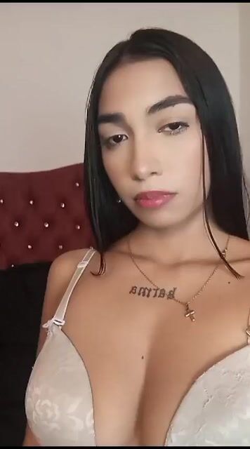 Model - Annika bigtits