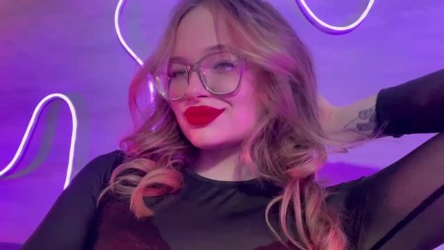 Model - Queen Lynn dirtytalk