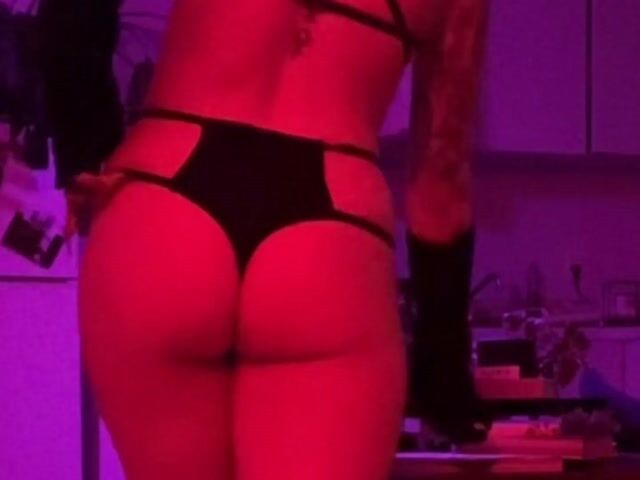 Model - Lacey-Maria deepthroat