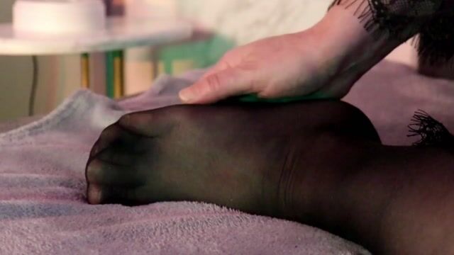 Model - Kelly natural