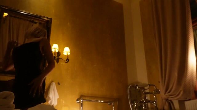 Model - CristinaVinci heels