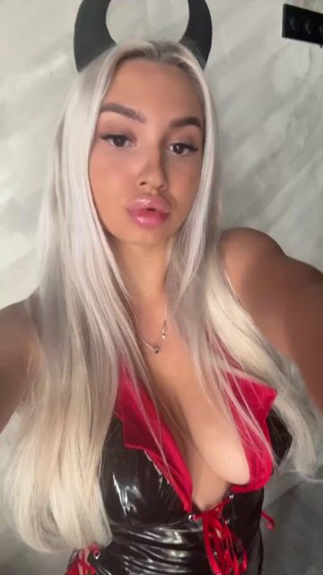 Model - Bad Cherry fastresponse