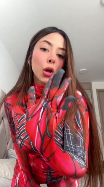 Model - cromsummer striptease