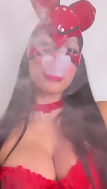 Model - Naty Janssen saliva