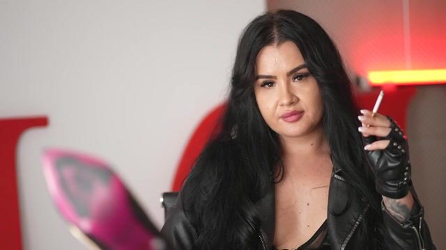 Model - DesyQueen heels