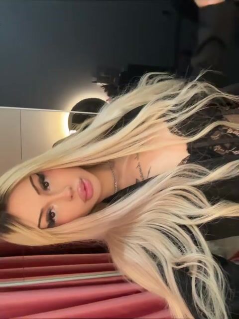 Model - NovaPearl deepthroat