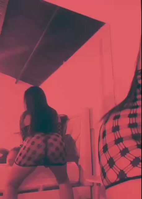 Model - TataBrown Hot