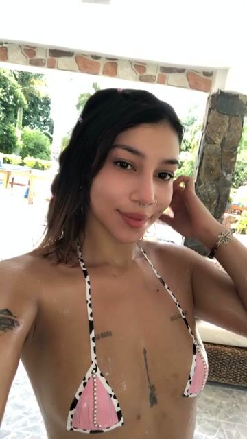 Model - Anny Dreams twerk