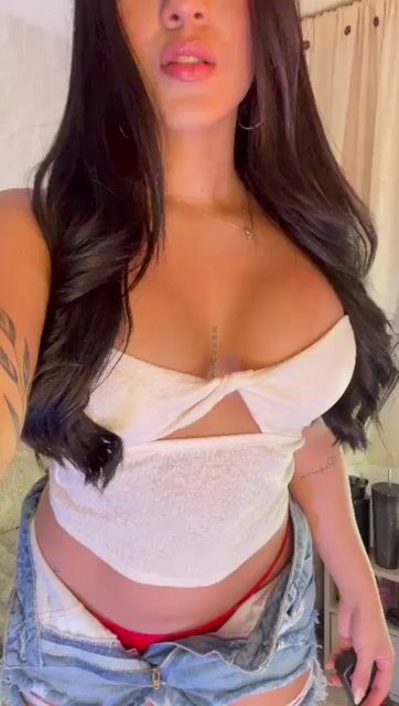 Model - Hanna Smith bigboobs