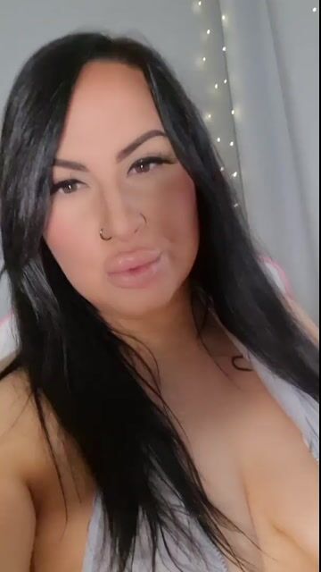 Model - Layla bigtits