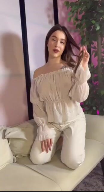 Model - Miss Lola striptease