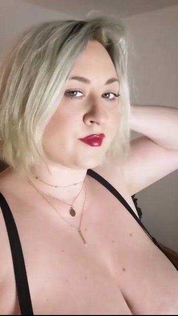 Model - Lux Noir bigtits