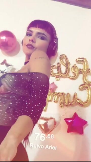 Model - bloom ly latina