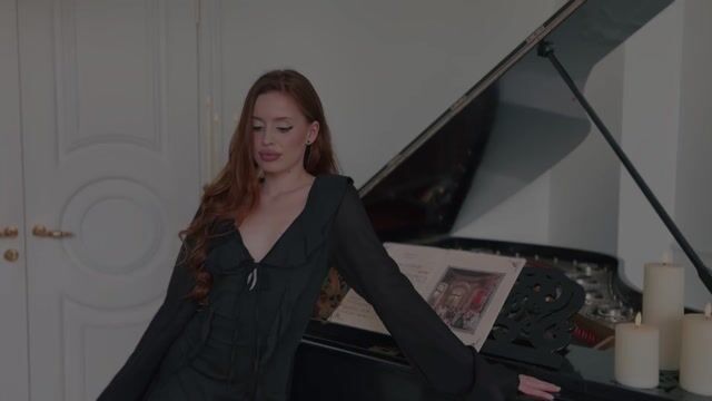 Model - CherylFoksy dances
