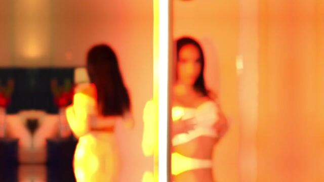 Model - AlanaScoot deepthroat