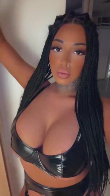 Model - Chica de Brazil pornstar