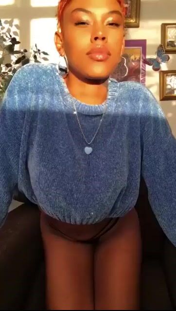 Model - Helliemoore Ebony