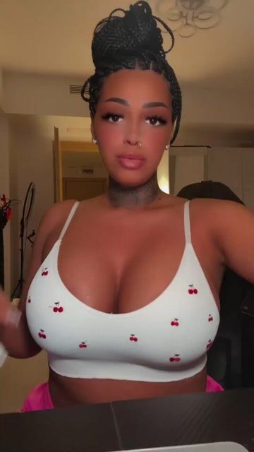 Model - Chica de Brazil cuckold