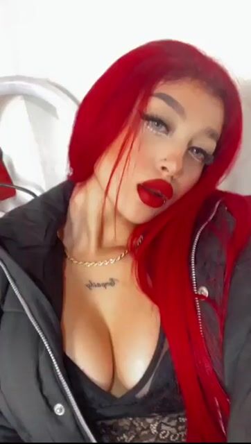 Model - MiaFoxx squirt