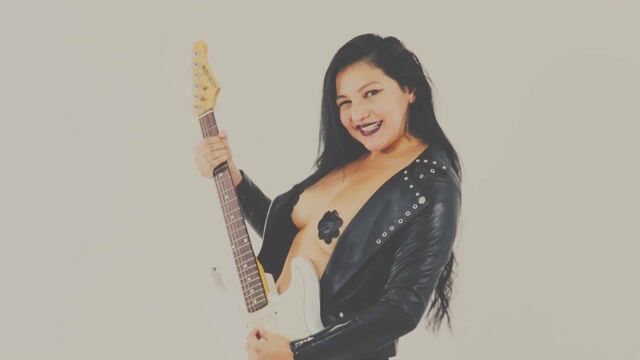 Model - lili monroy squirting