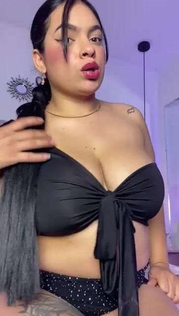 Model - Ambar SM squirt