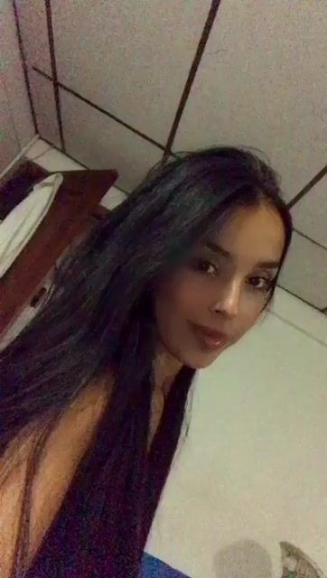 Model - AmberDux webcam