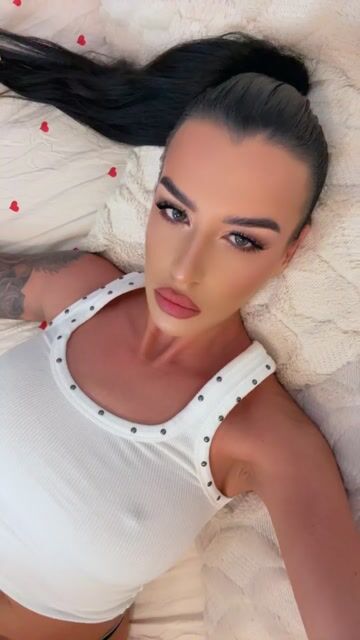 Model - Casiana kinky