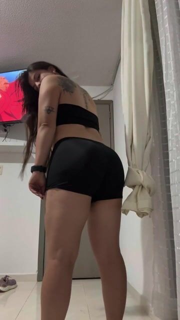 Model - Laia BigBooty