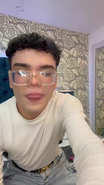 Model - RiwarPark masturbation