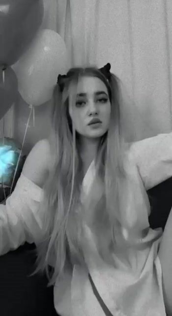 Model - Elina striptease