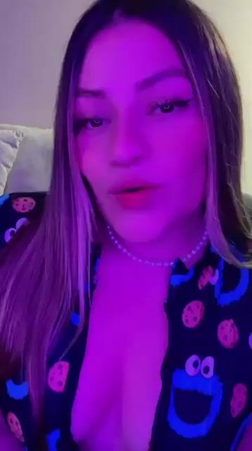 Model - IsabellaRosse feet