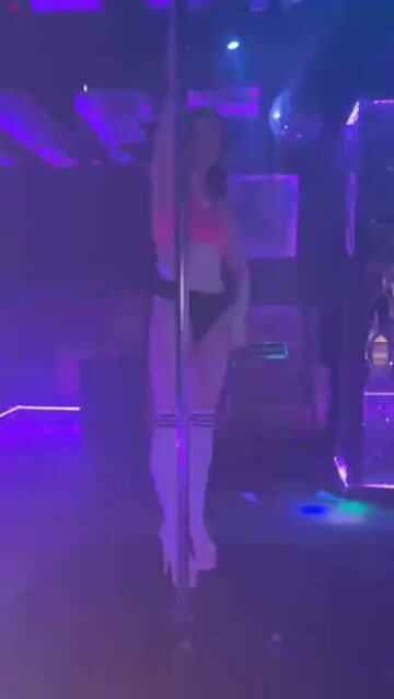 Model - Freya pantyhose