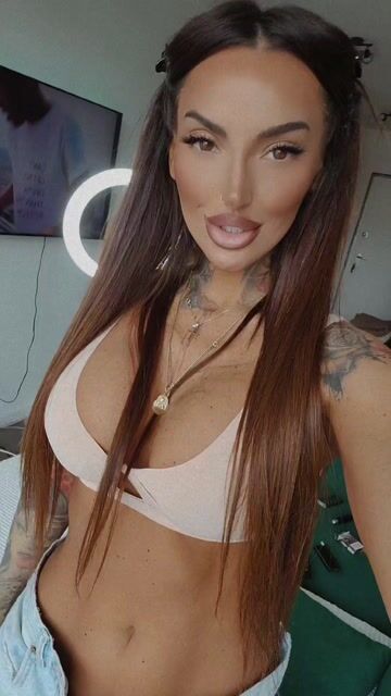 Model - Nataly bigboobs