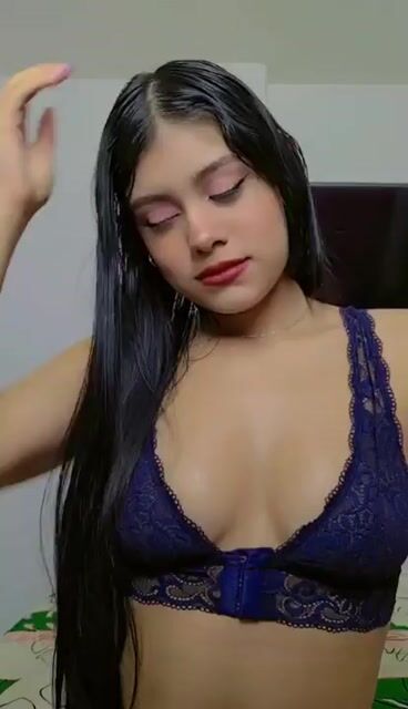 Model - Nicolle_Cherry caliente