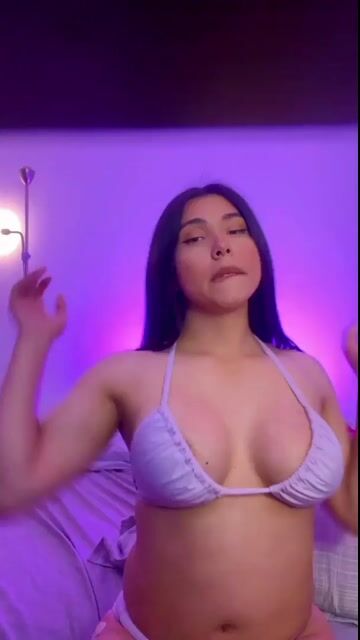 Model - Ally Fernandez latina