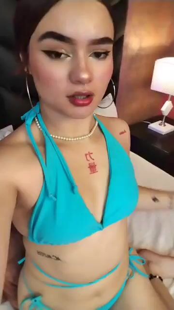 Model - Electra Rouse striptease