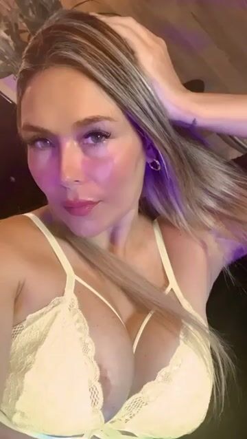 Model - GiaDeLucca bigtits