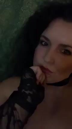 Model - Isabella curvy