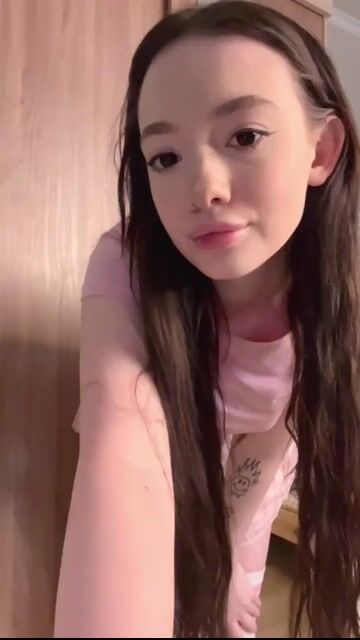 Model - AliceBrodie feet