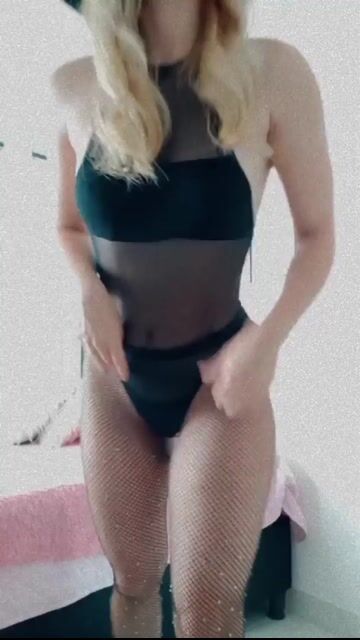 Model - valeryroosse LUSH