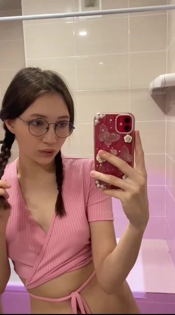 Model - Kristina Valerie footfetish