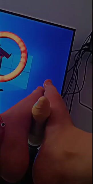 Model - LiaAmato feet