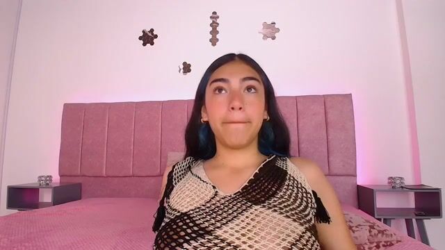 Model - Lissie Hilton teen